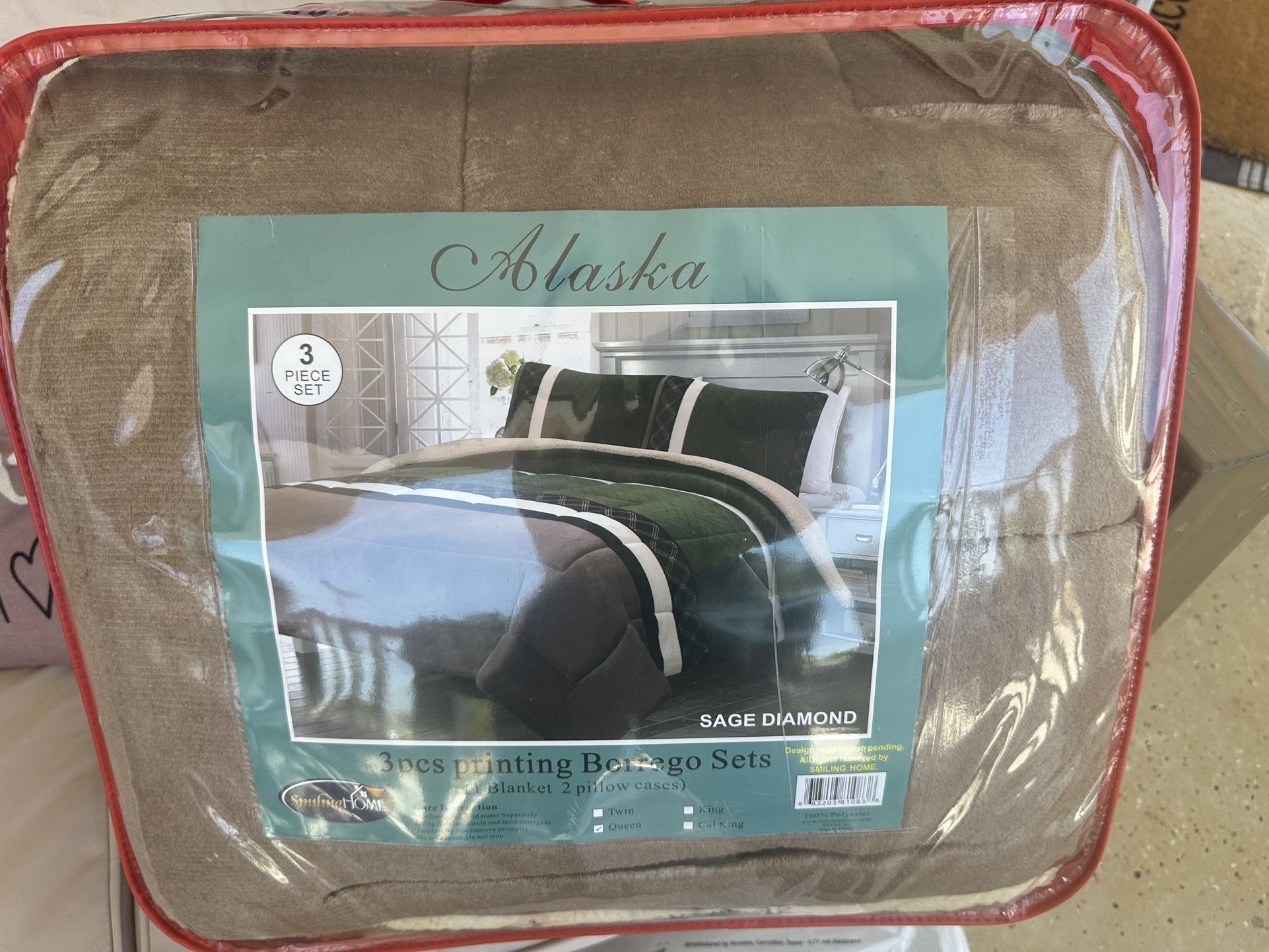 Queen Blanket With 2 Pillows Cases New