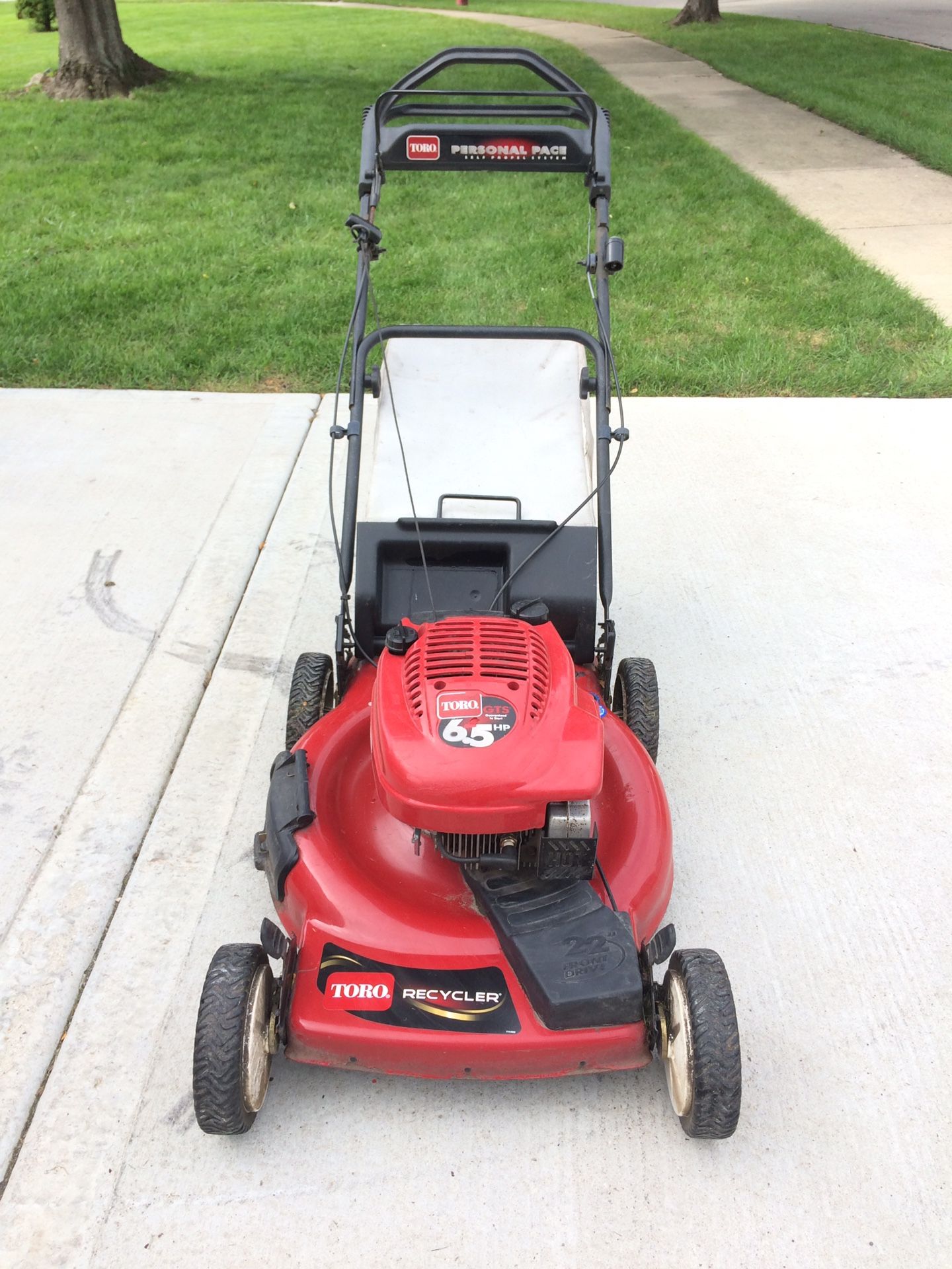 Toro recycler 6.5 hp self propelled lawn mower runs great for Sale in