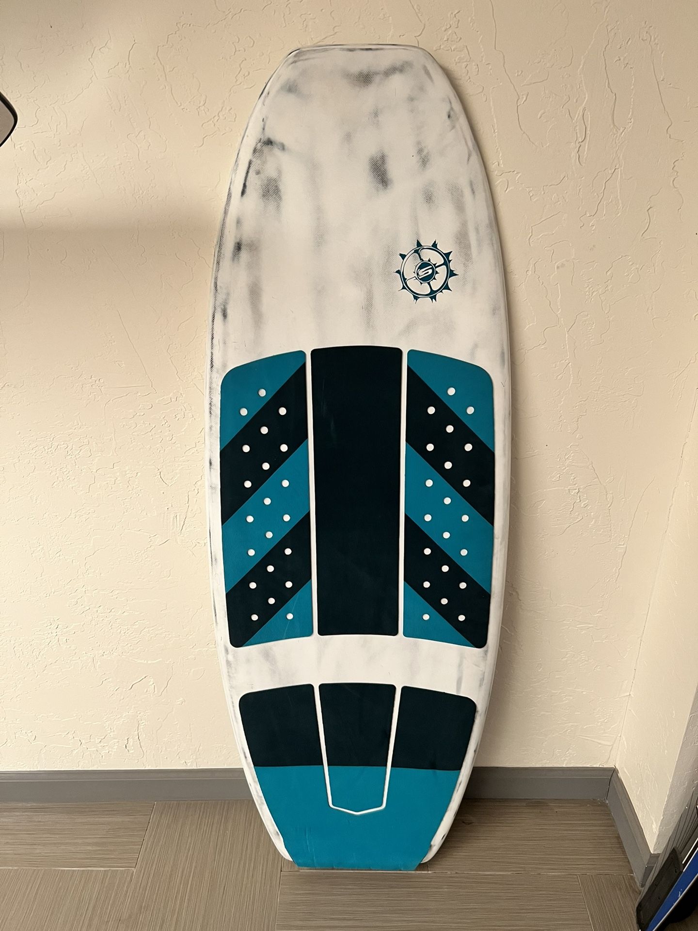 4,10 Gnarwhal Wakesurf Board