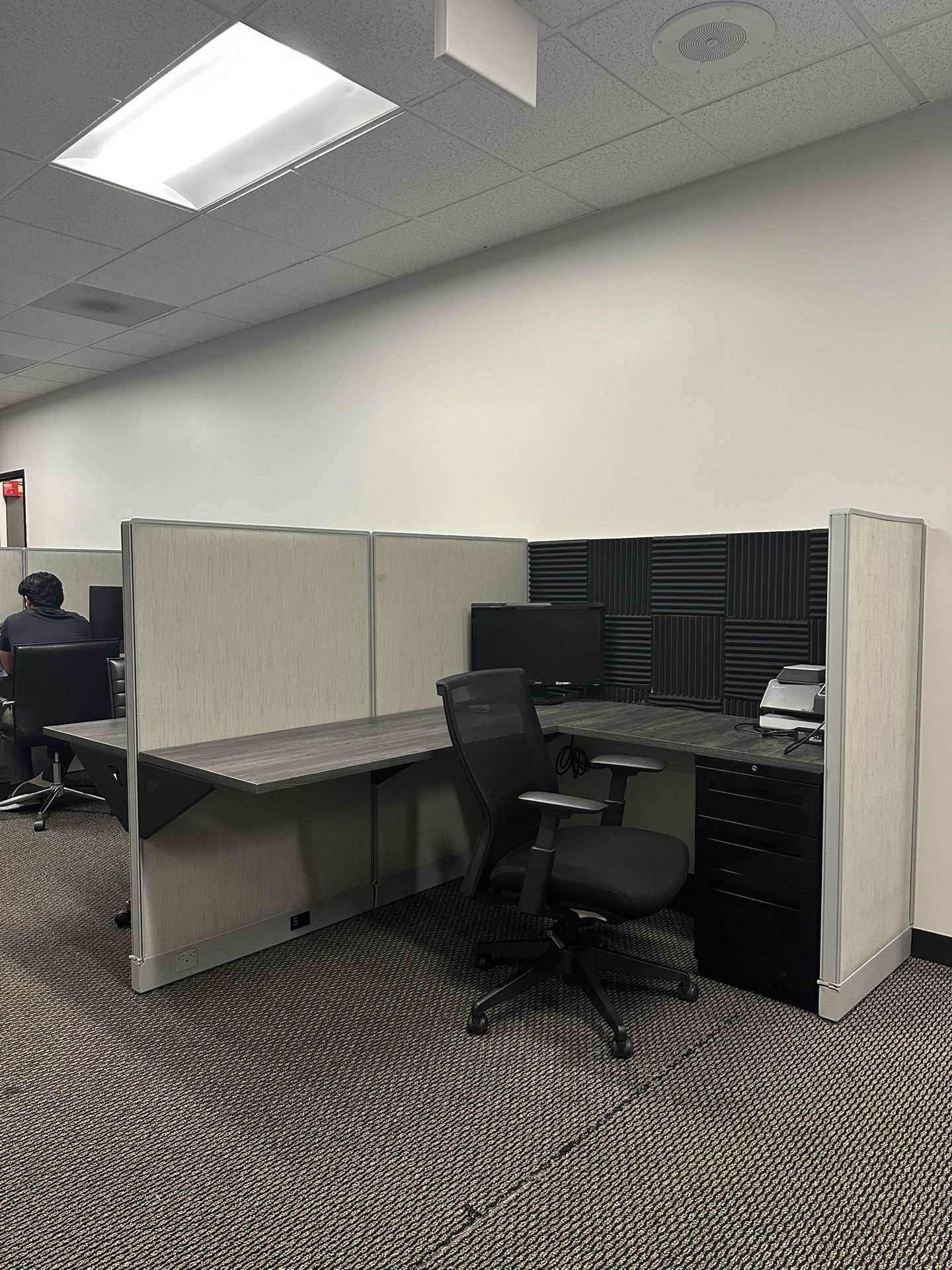 Office Desks & Cubicles