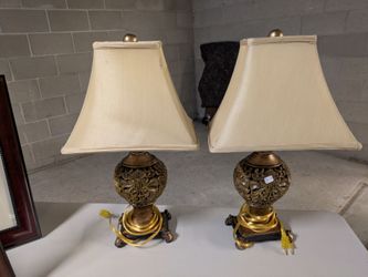 Two matching side lamps