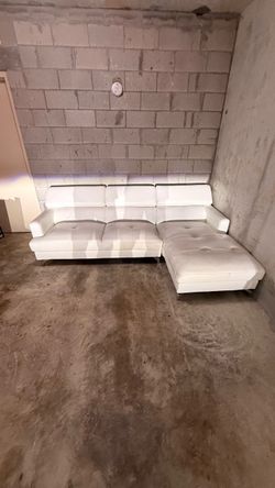 Modern White Sectional Sofa with Chaise