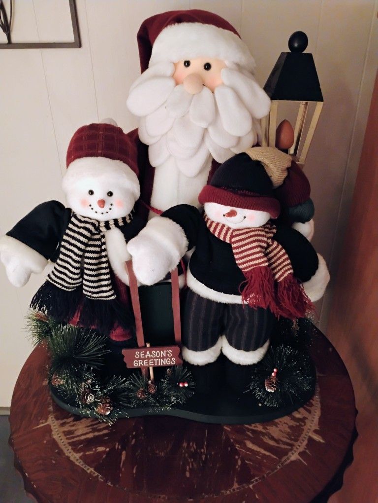 Grandeur Noel Santa And Friends Collection