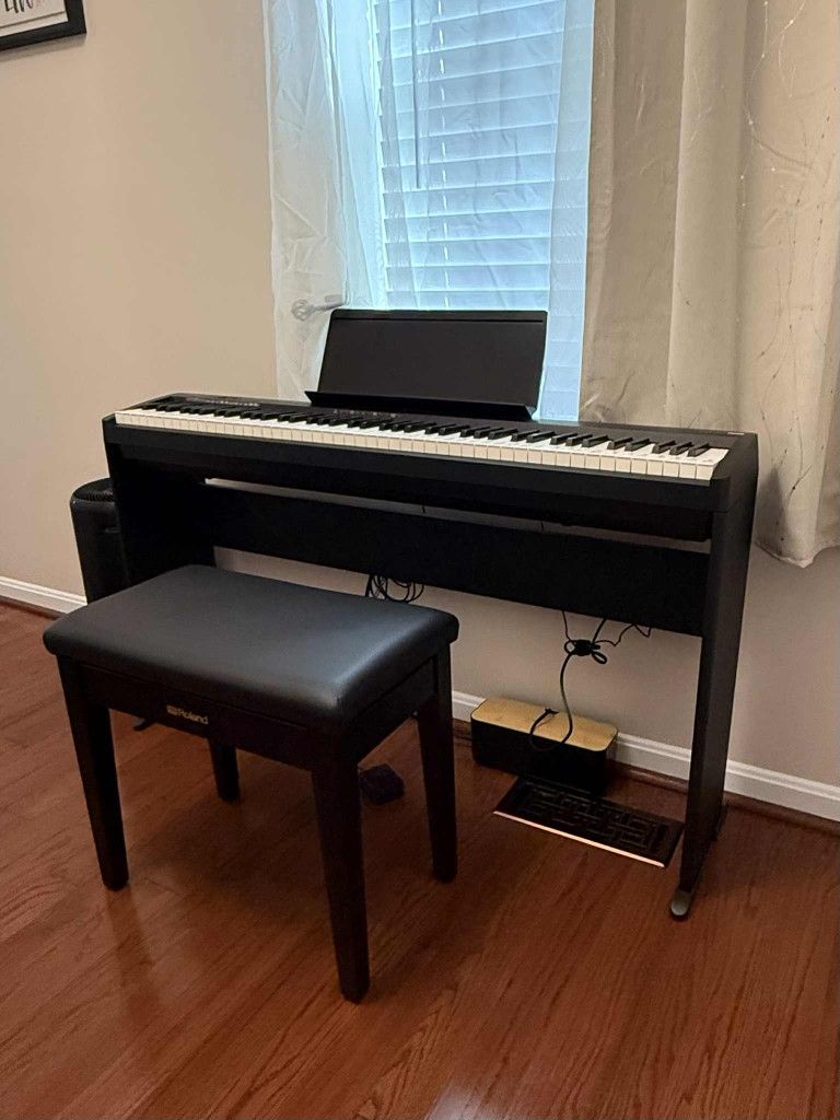 Roland FP 10 Digital Piano - Black