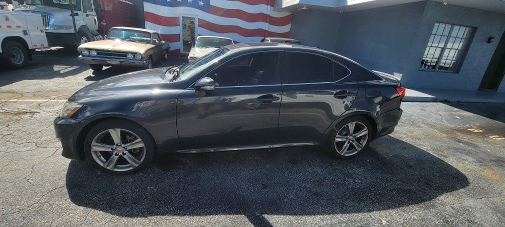 2011 LEXUS IS250 AUTO CLEAN TITLE MOST DEPENDABLE RELIABLE CARS EVER MADE LEXUS/Toyota