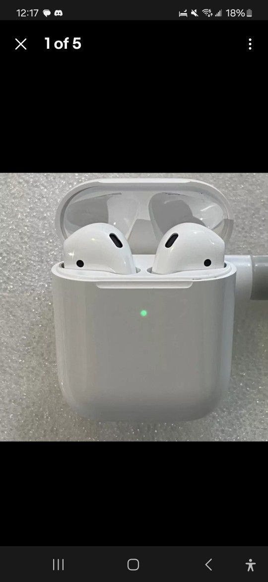 Apple AirPods (2nd Gen) with Charging Case - Great Condition