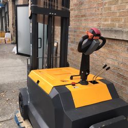 Forklift 