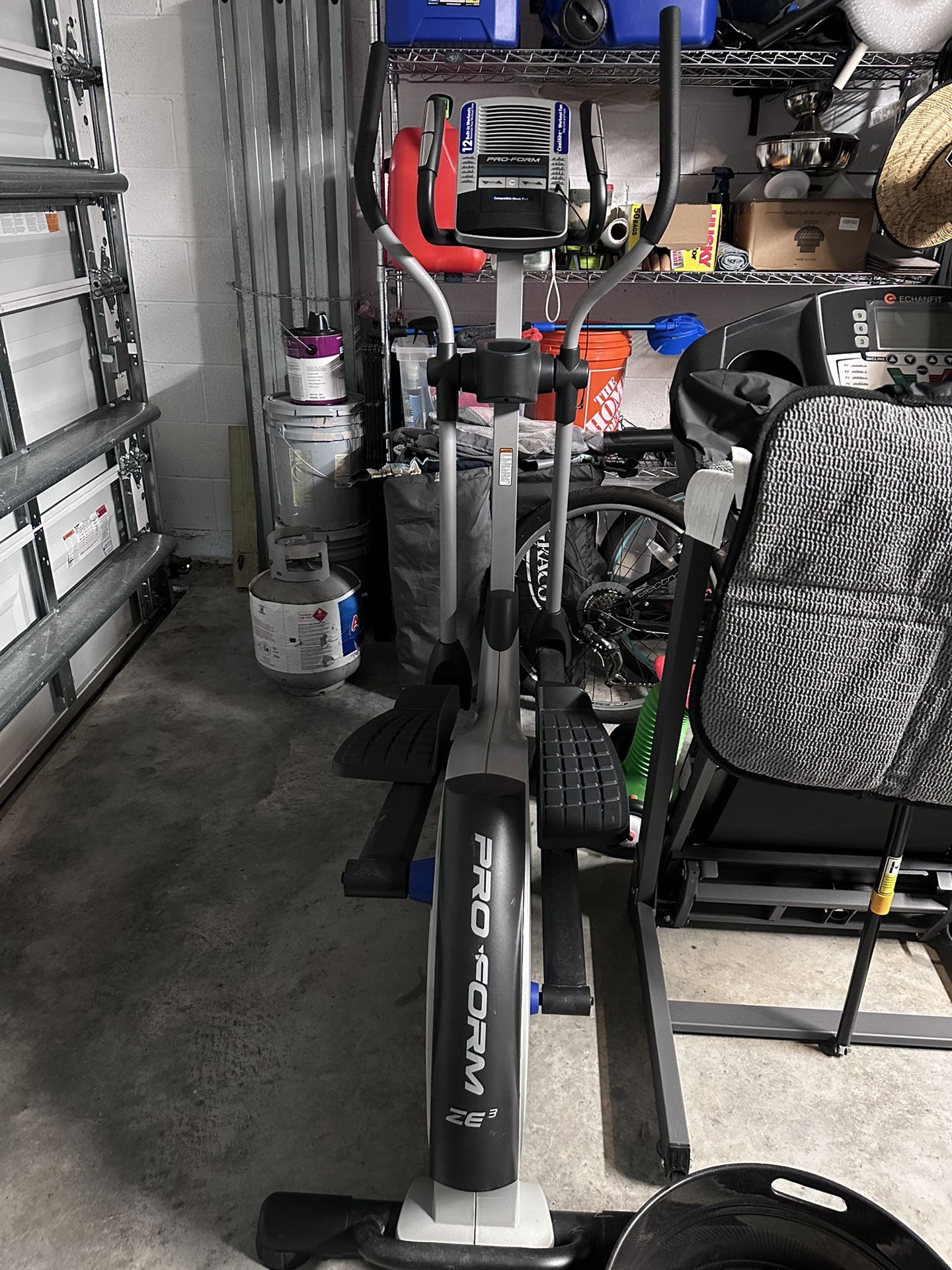 Elliptical pro form ze3