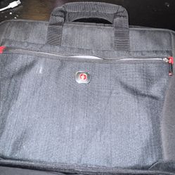 SwissGear (Wenger) 17” Laptop Briefcase – Checkpoint Friendly w/ Shoulder Strap