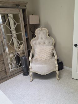Royal chair