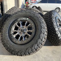 2022 Jeep Wrangler Gladiator Rubicon SRT 392 Beadlock Wheels Rims Tires