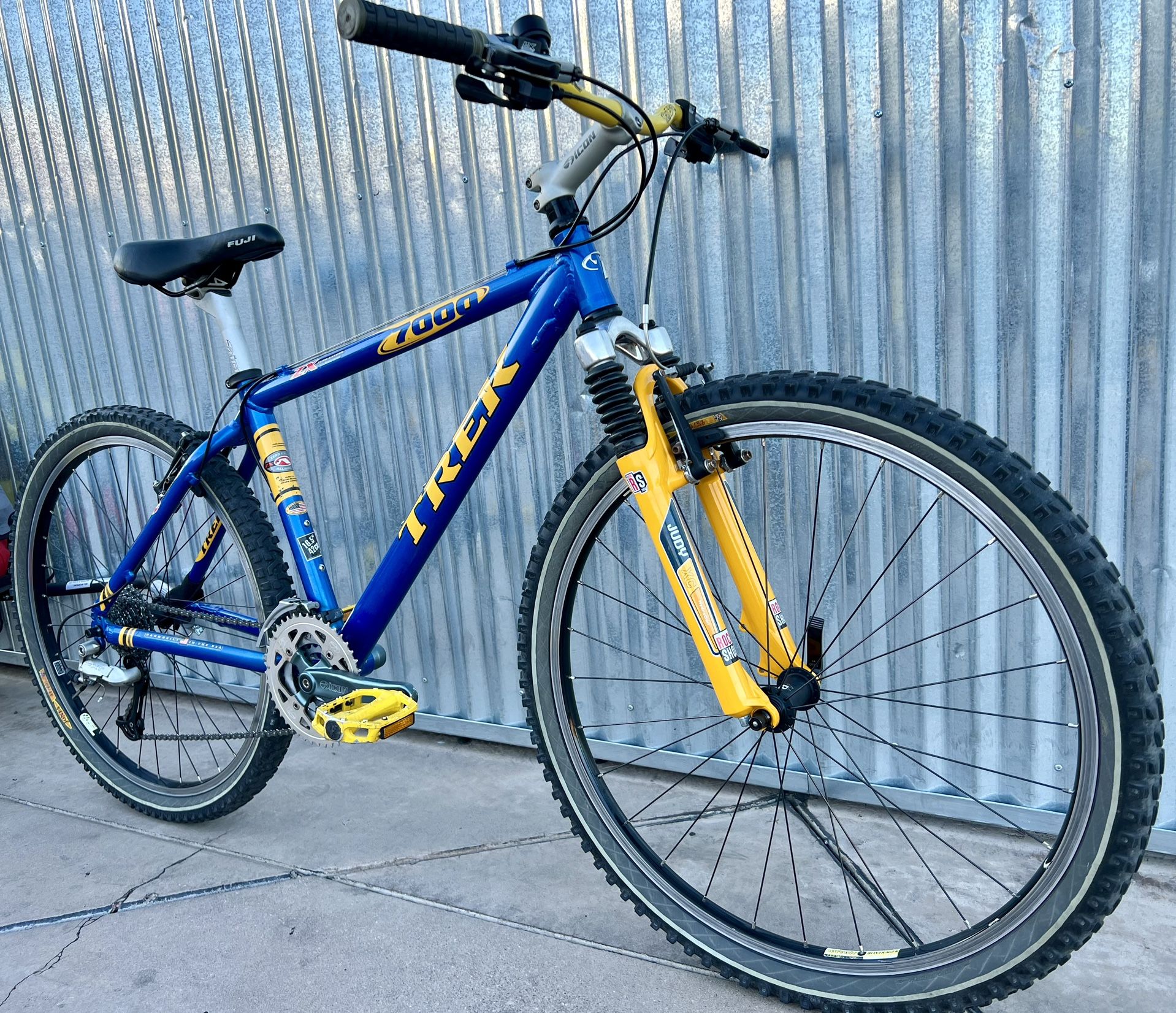 26” Wheels Vintage 90’s USA MADE RARE Trek 7000 ZX Mountain Bike 16.5" Frame Rock Shox Judy Fork Looks & Rides Great