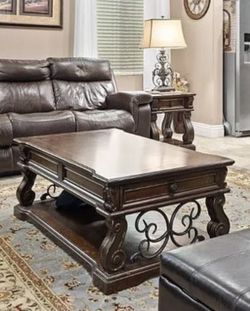 Coffee table, 2 side tables and lamps