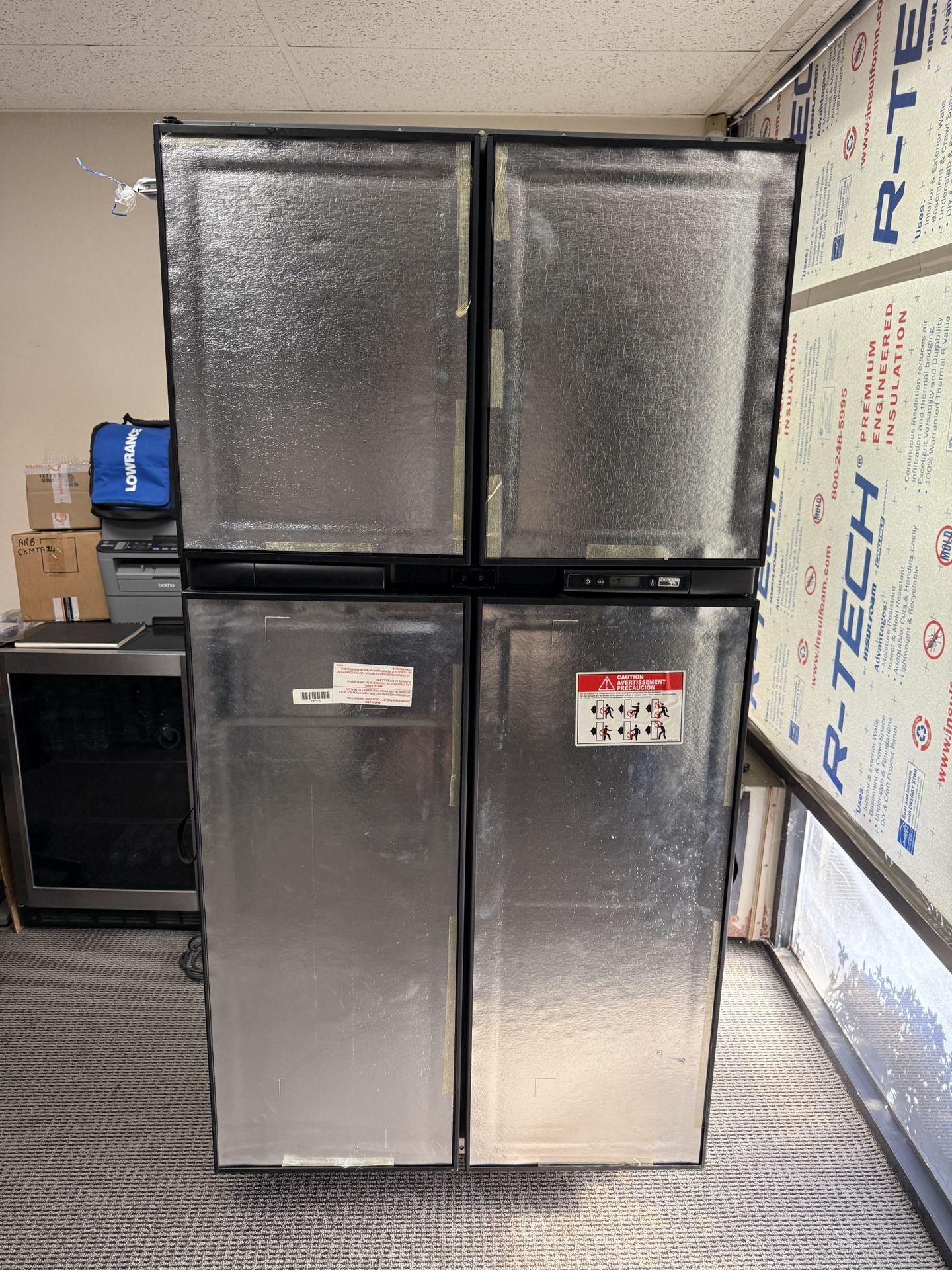 Norcold PolarMax Refrigerator Model 2118 2 way AC / LP Gas 18.3 Cu. Ft.