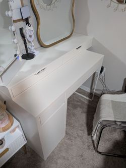 Vanity table with extension