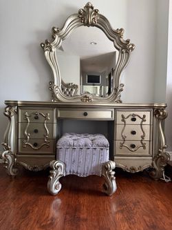 Dresser With Chair