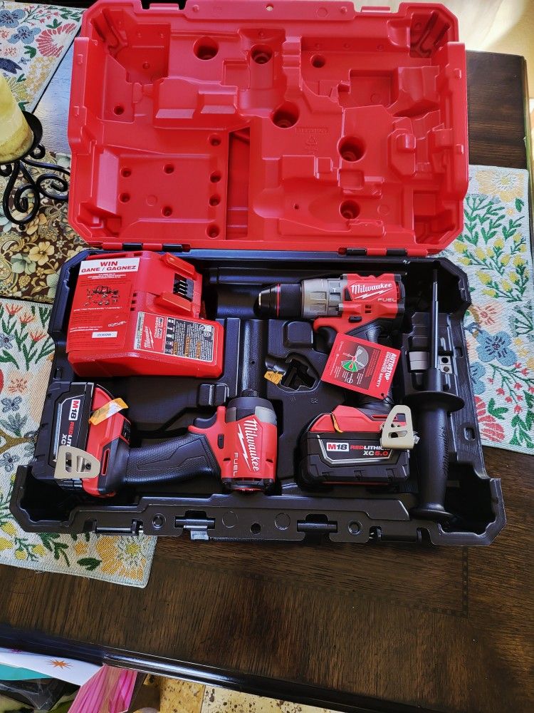 Milwaukee M18 FUEL 18V Lithium-Ion Brushless Cordless Hammer Drill and Impact Driver Combo Kit (Firm On Price No Lowballers))