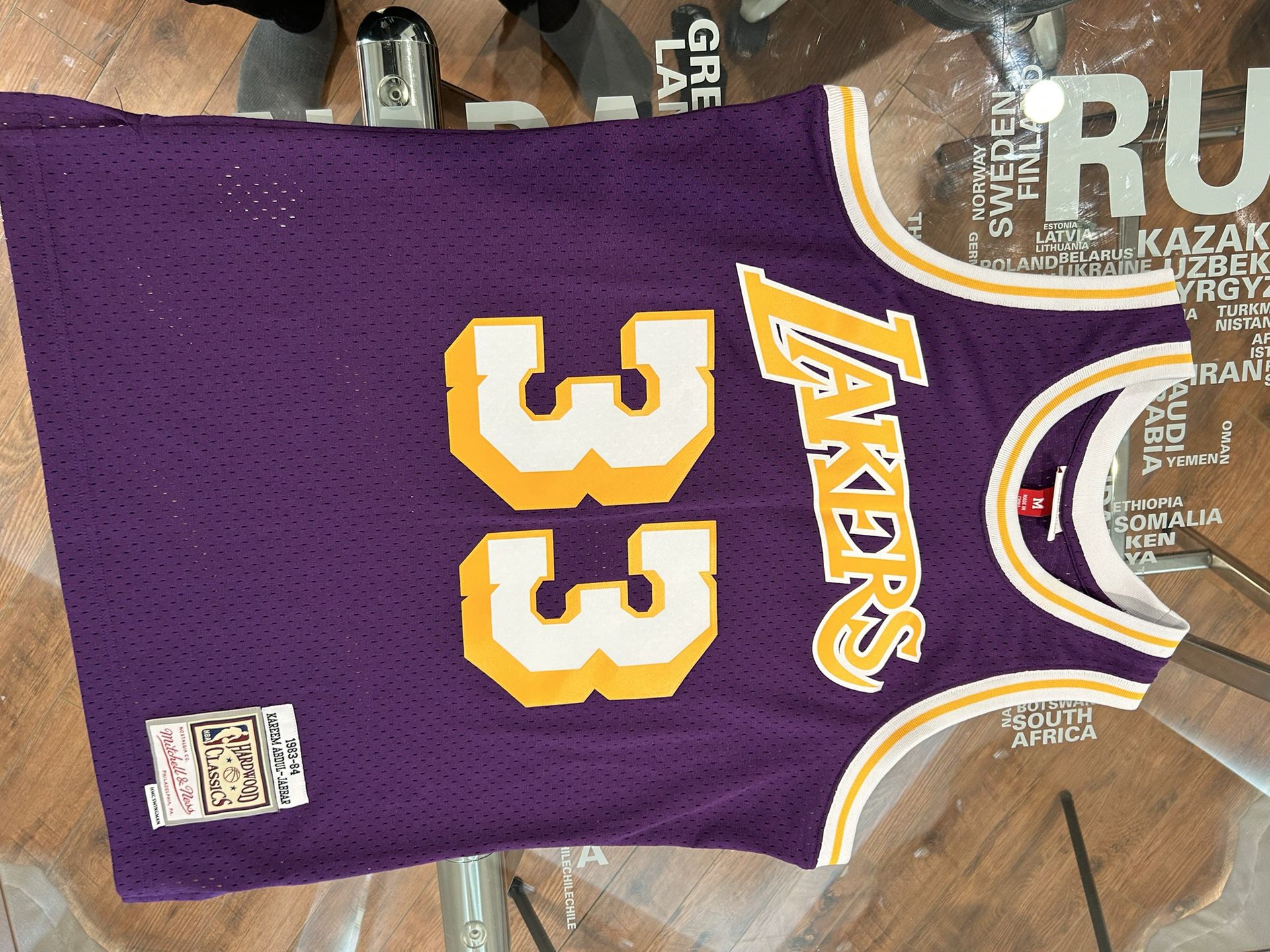 Lakers Jersey Size Medium 139$ Obo