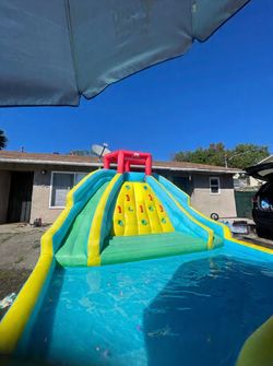 Inflatable waterslide