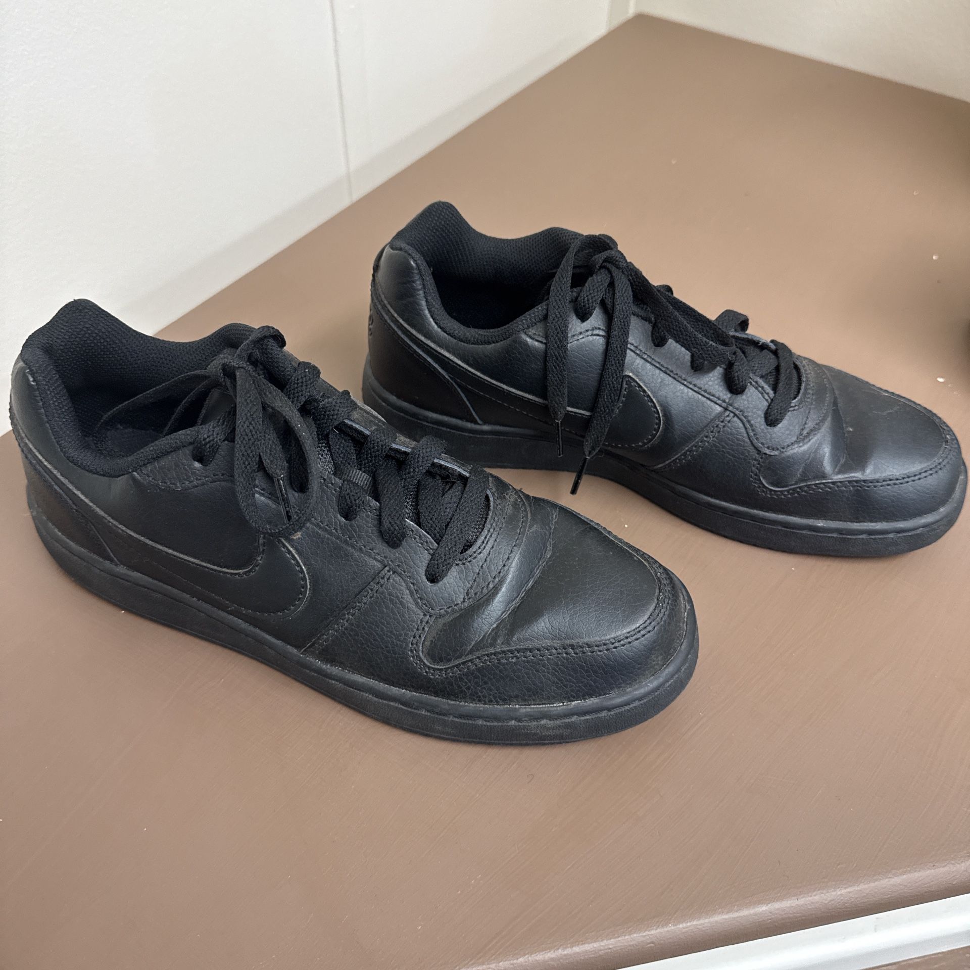 Men’s Size 8 Tennis Shoes