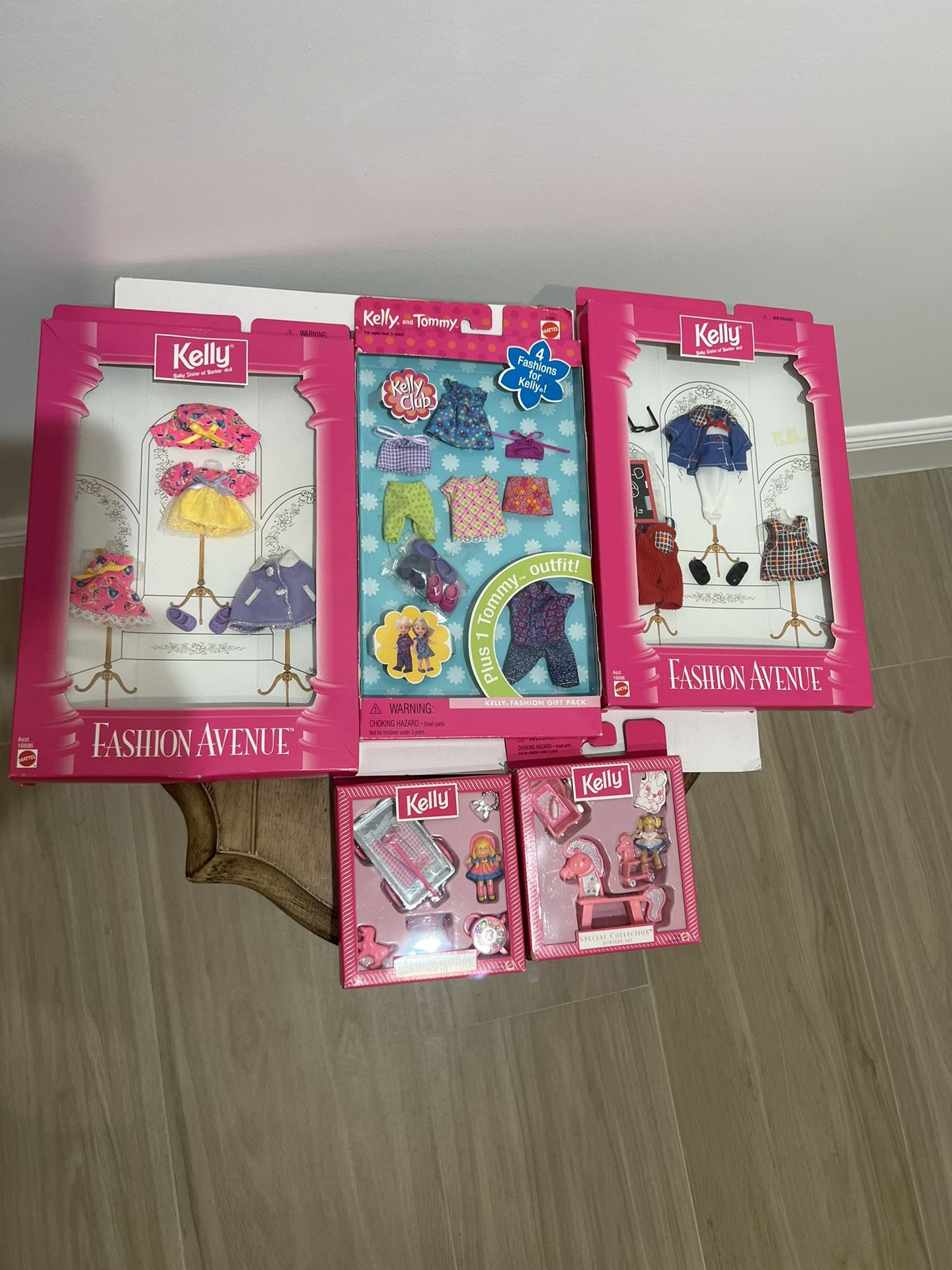 Set of 5 Vintage New Kelly, Little sister of Barbie, clothes & accessories