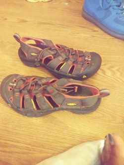 Men keen hiking sandals