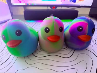 3 Sunny Days Jumbo Squeezy Ducks