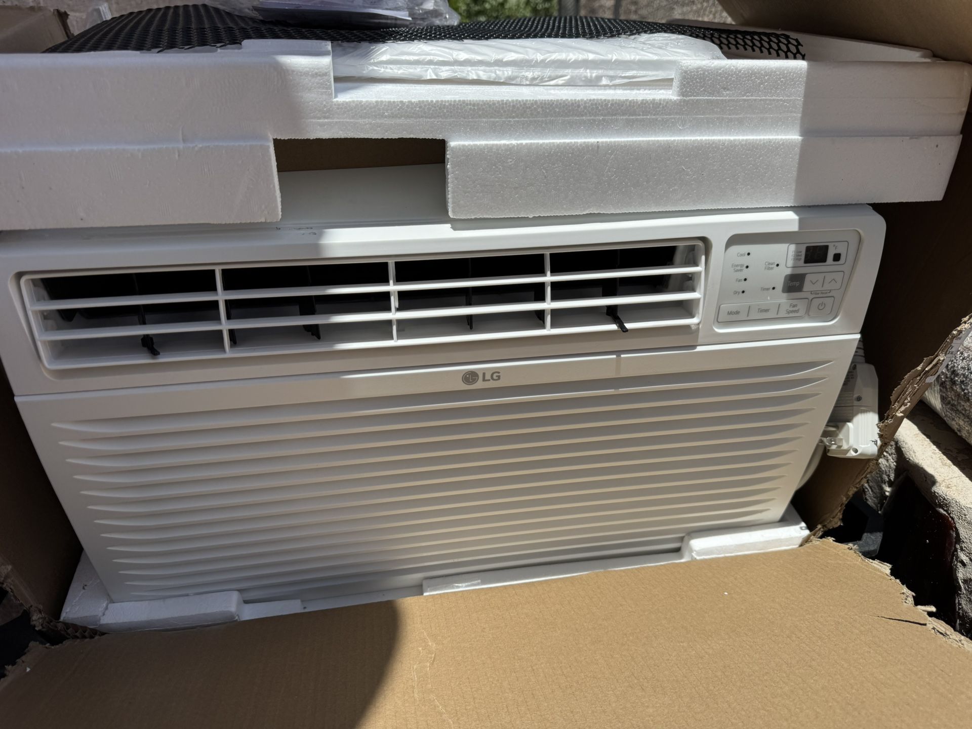 Brand New 8000 Btu Window Air Conditioner 115V