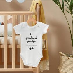 New Baby Announcement Onesie - Hi Grandma & Grandpa Bodysuit