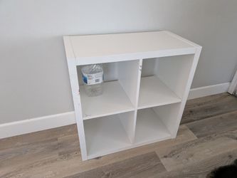 IKEA cubby bookshelf 2x2