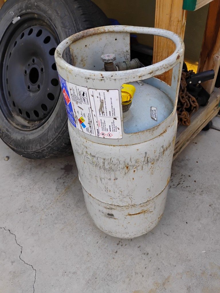 Forklift 10 Gallon Propane Tanks