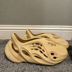 Yeezy Foam Runnr “Desert Sand” 9 Men’s $120