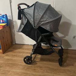 Zoe Baby Traveler Stroller And bundle Items.
