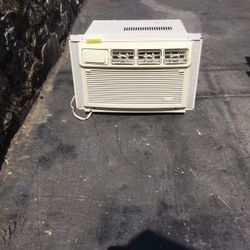 Very Good Condition Whirlpool Air Conditioner 