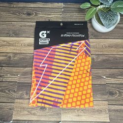 Gatorade Sports Towel Glitched Collection Size 16" x 25" NWT (Tropic Guava)