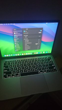 MacBook Air Silver 13-inch 2018 Intel Core i5 8GB RAM 128GB SSD with charger delivery too
