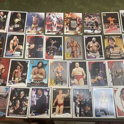 Lot Of 32 Tops WWE Cards