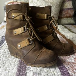 Size 7 Sorel Joan of Arctic Wedge Mid boots