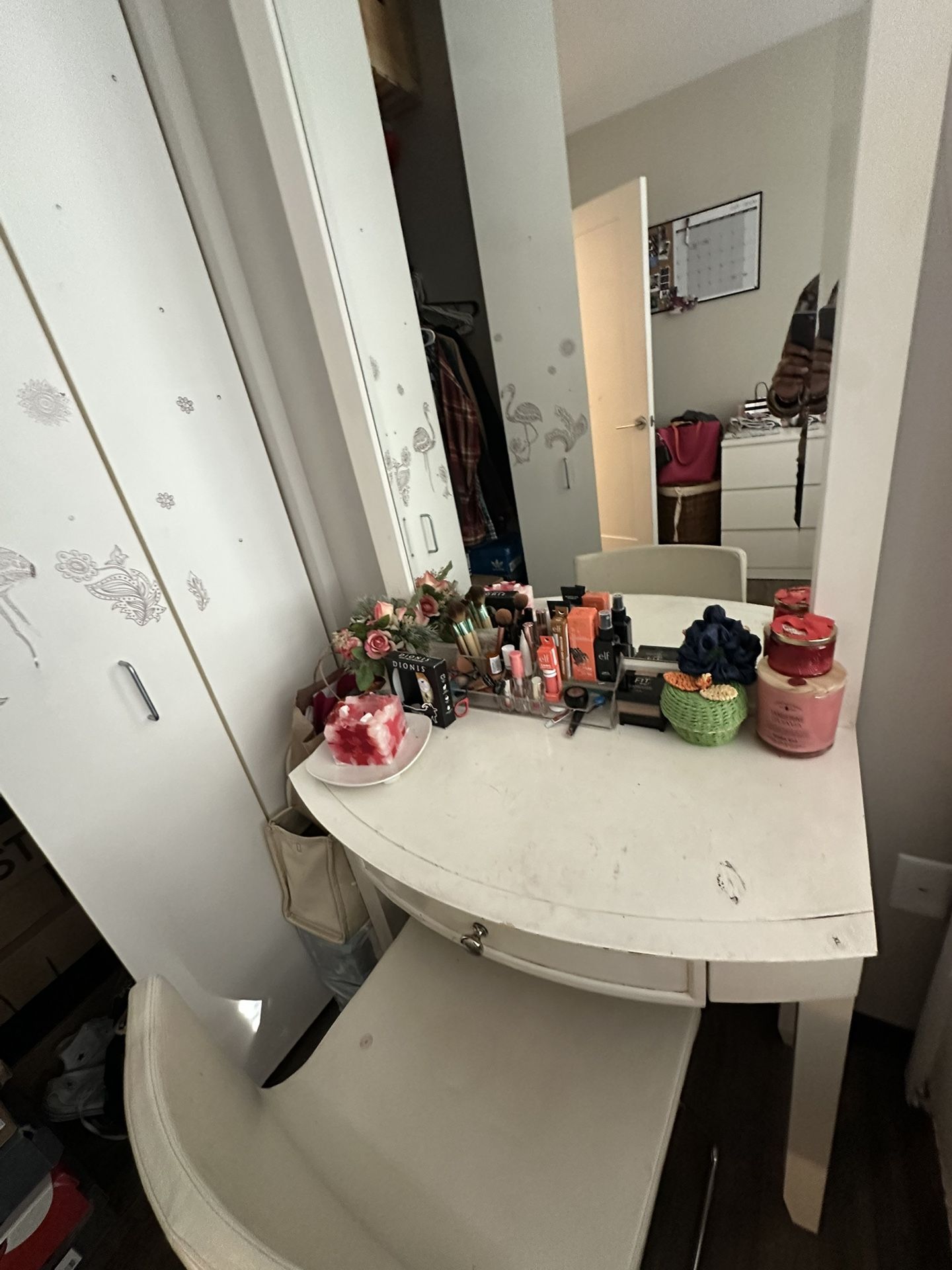 Vanity desk