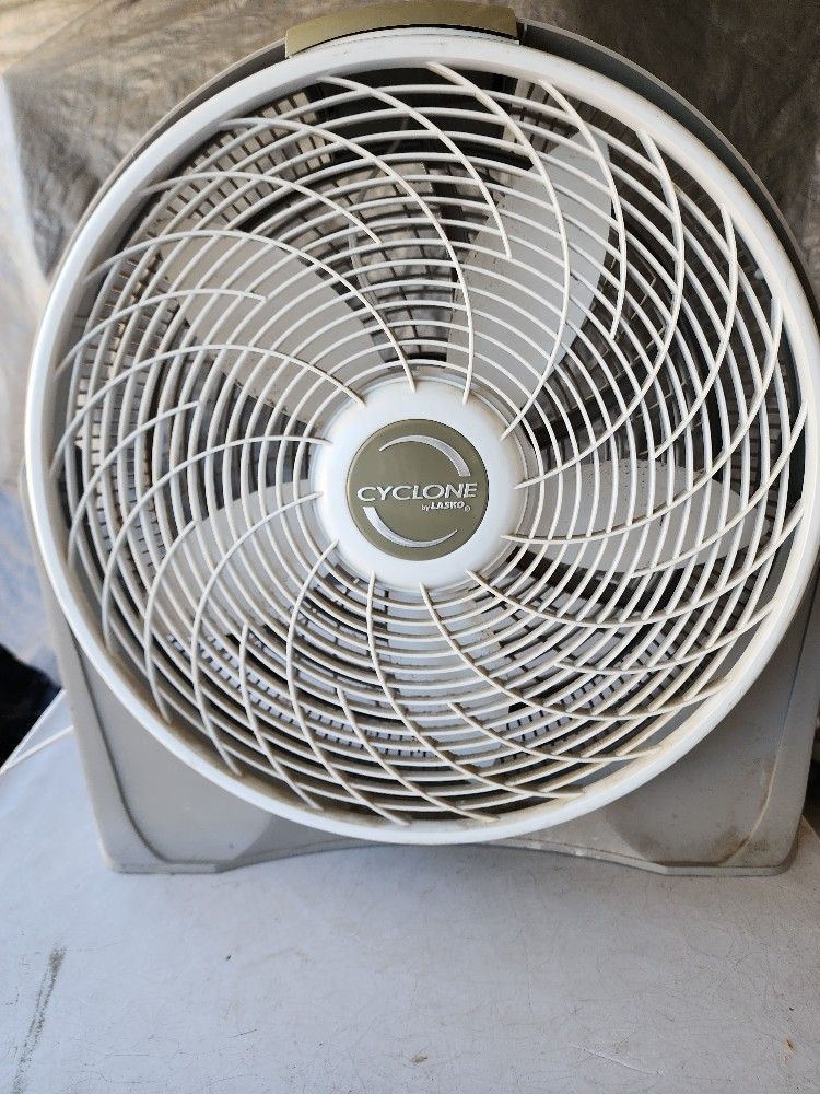 Ventilator Cyclone Lasko 3 Velocidades for Sale in Los Angeles, CA - OfferUp