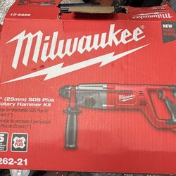 Milwaukee 8 Amp Corded 1 in. SDS D-Handle Rotary Hammer