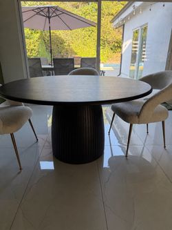 Round table with 4 chairs