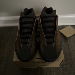 Men yeezys. selling asap!!