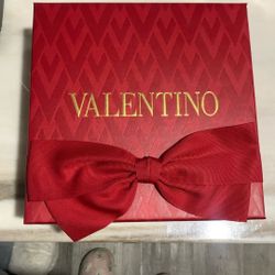 BRAND NEW Valentino