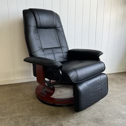 Like New Stressless Style Recliner Armchair