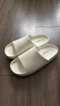 Nike slides W8