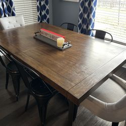 Dinning Room Table & Matching Buffet 