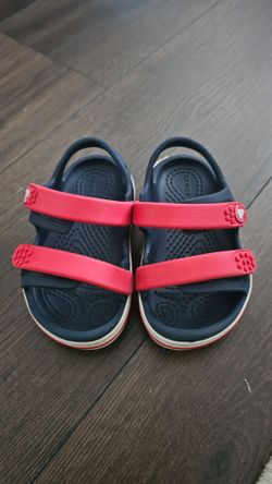Kids Crocs size 6