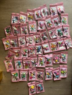 Shopkins Mini Figures Lot $5 a baggie / shipping available with a extra cost