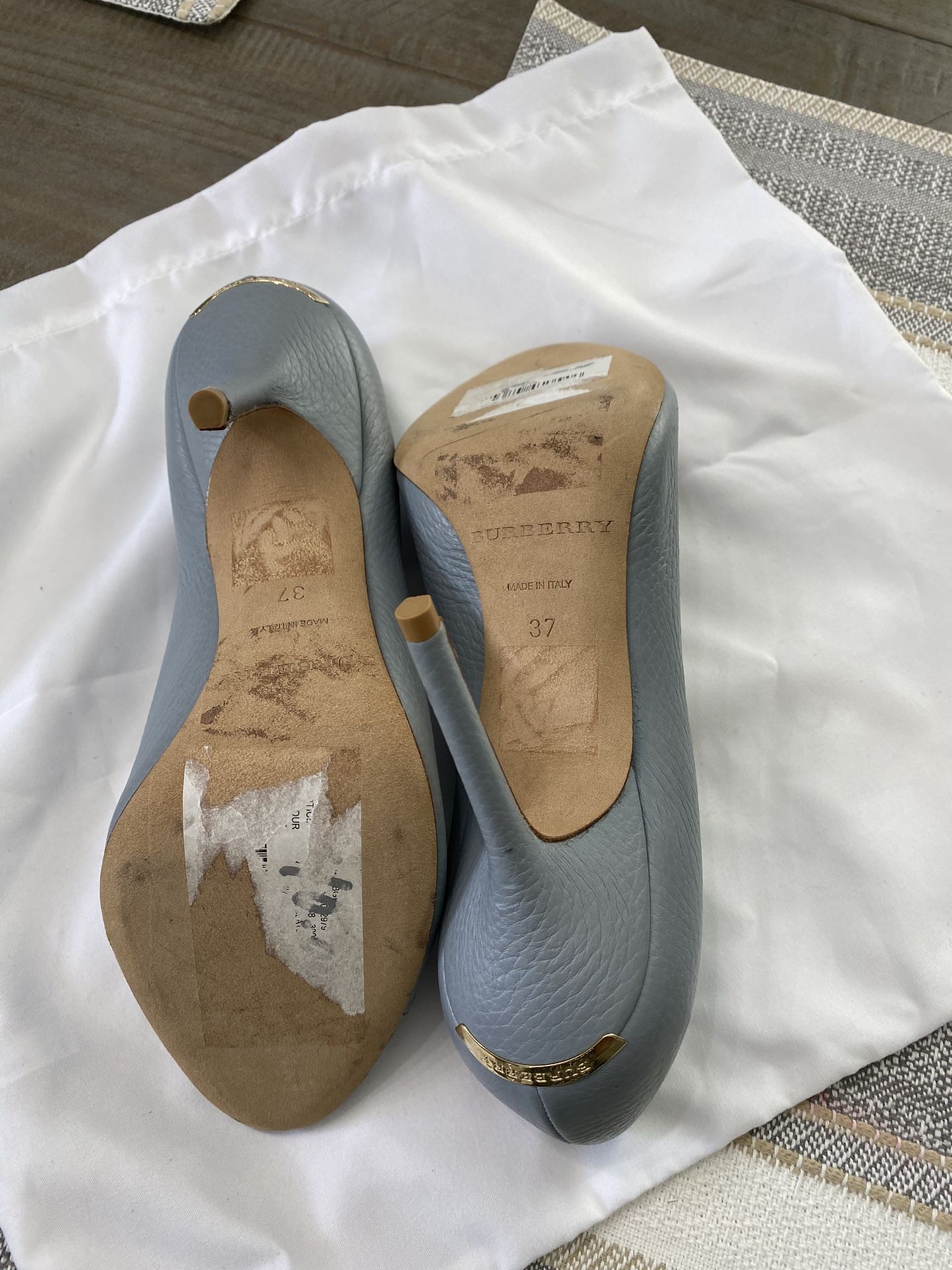 Brand new authentic Burberry shoes! 😍Size 7